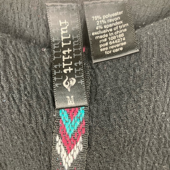 ✨🛍️ Full Tilt Black Crop Top Medium - Picture 2 of 3